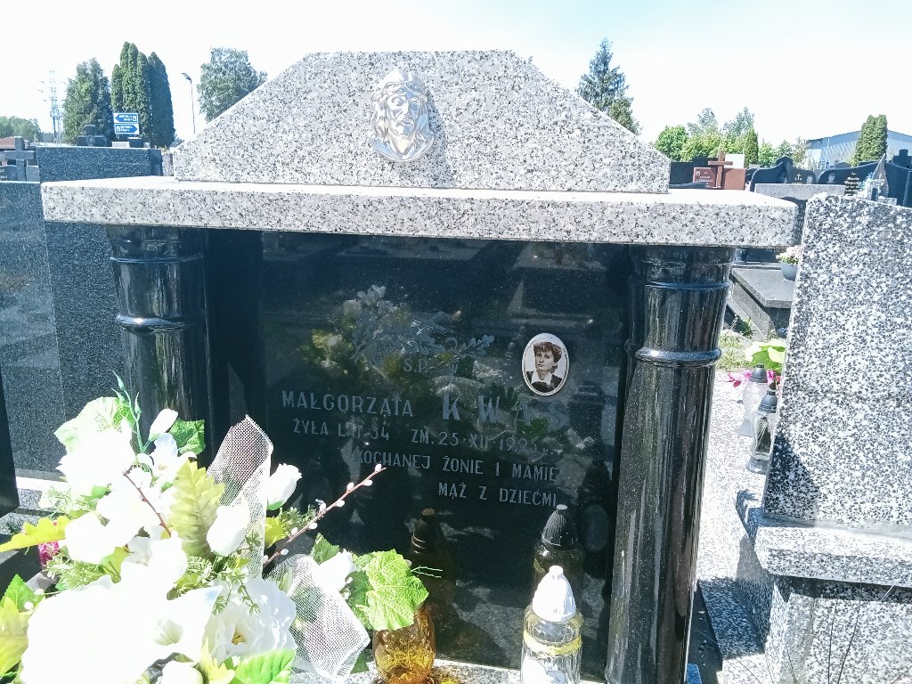 Małgorzata Kwas 1961 Ząbki Św. Trójcy - Grobonet - Wyszukiwarka osób pochowanych